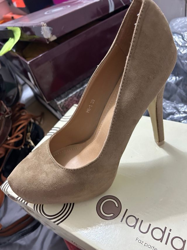 Zapato fiesta color beige y dorado