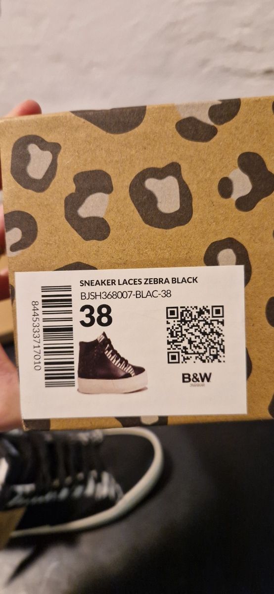 Nuove scarpe da ginnastica