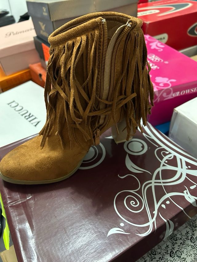 Botin flecos color camel nº39