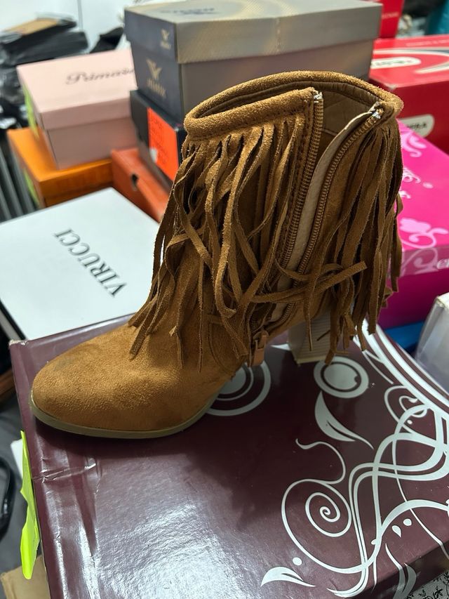 Botin flecos color camel nº39