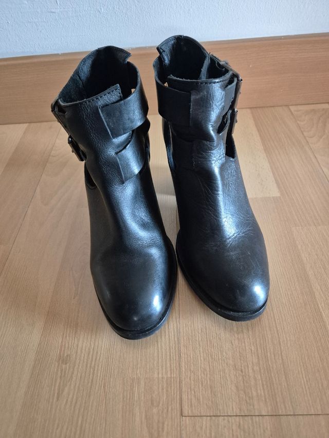 Botines tacón hebillas 38 piel.