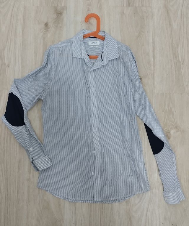 Camisa de rayas con coderas