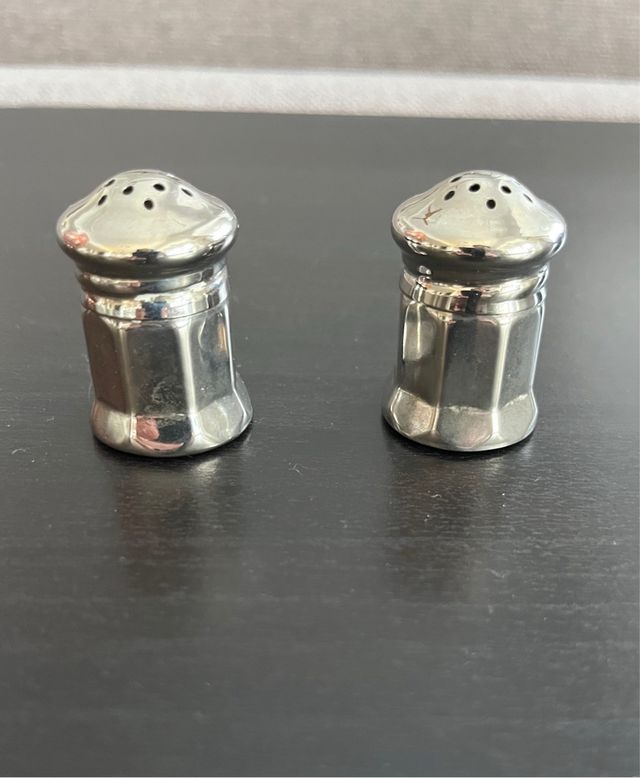 Pareja saleros pequeños