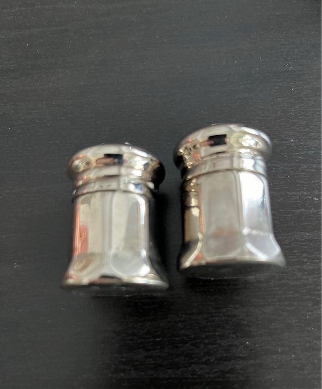 Pareja saleros pequeños