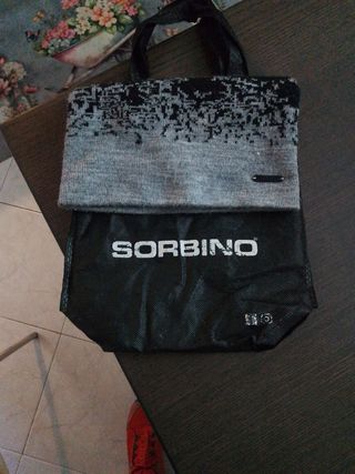 Cappellino uomo "Sorbino"con sacca"Sorbino"nuovo.