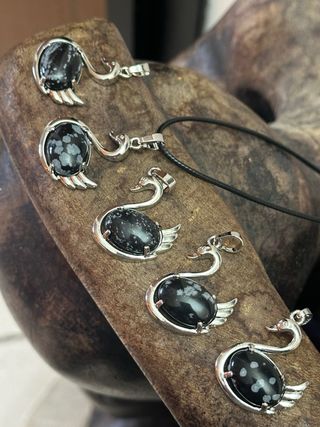 Ciondolo cigno ossidiana fiocco di neve