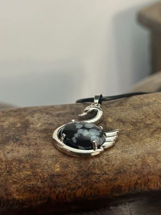 Ciondolo cigno ossidiana fiocco di neve