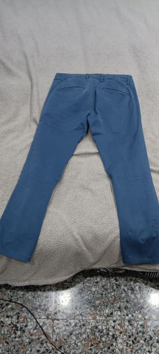 Varios pantalones chinos Zara y TEX