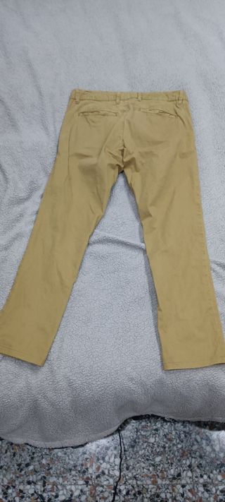 Varios pantalones chinos Zara y TEX