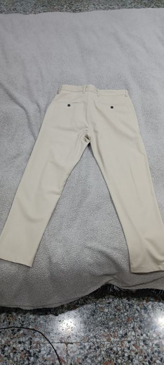 Varios pantalones chinos Zara y TEX