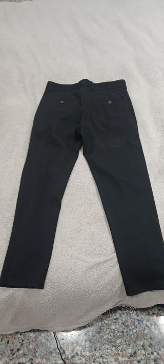 Varios pantalones chinos Zara y TEX