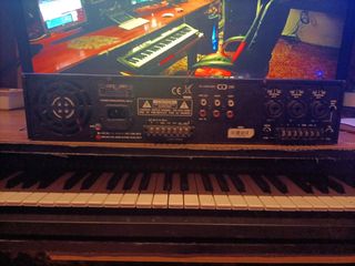 Amplificador PA de 240 v