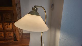 Lámpara de pie con diseño elegante