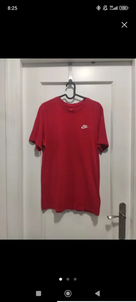 Varias camisetas 2 Nike, 2 Hollister y 1 Vans