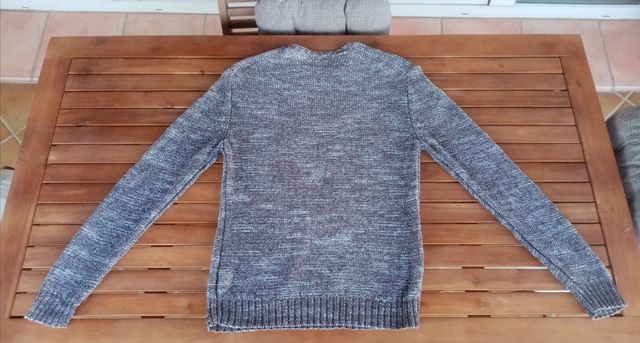 Jersey tipo crochet entre gris y marrón