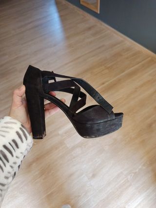 Tacones negros