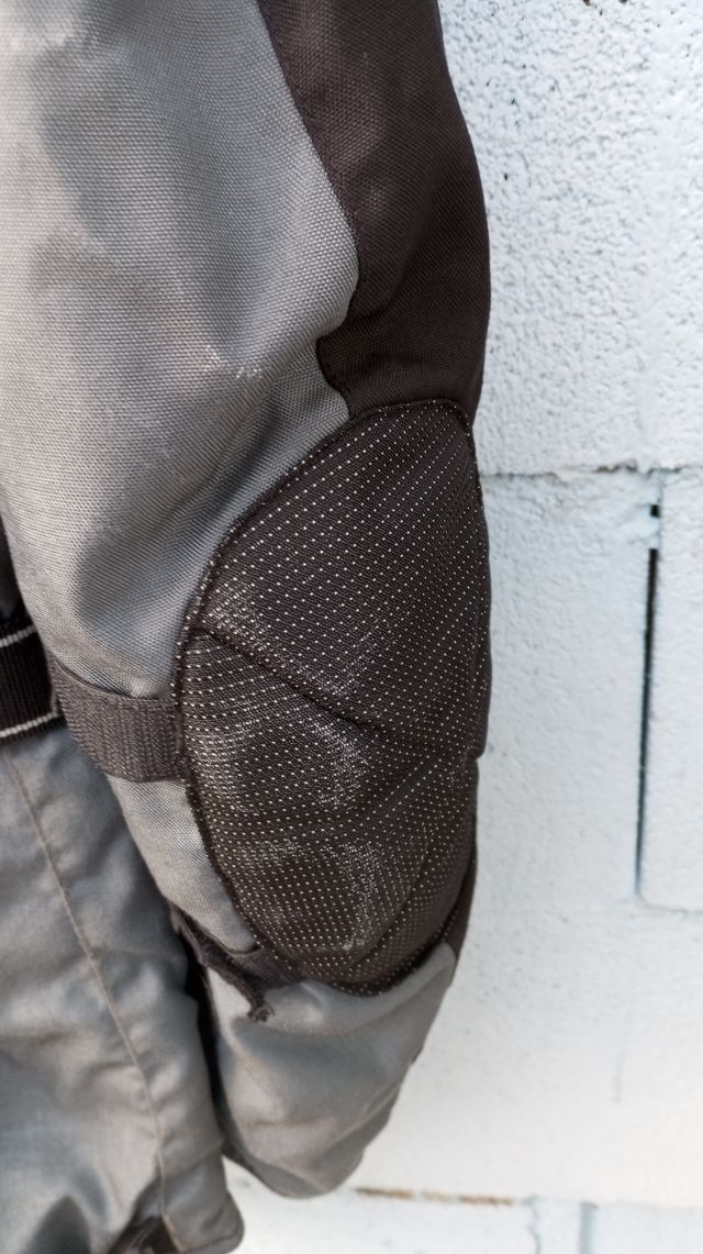 Chaqueta de moto con protecciones