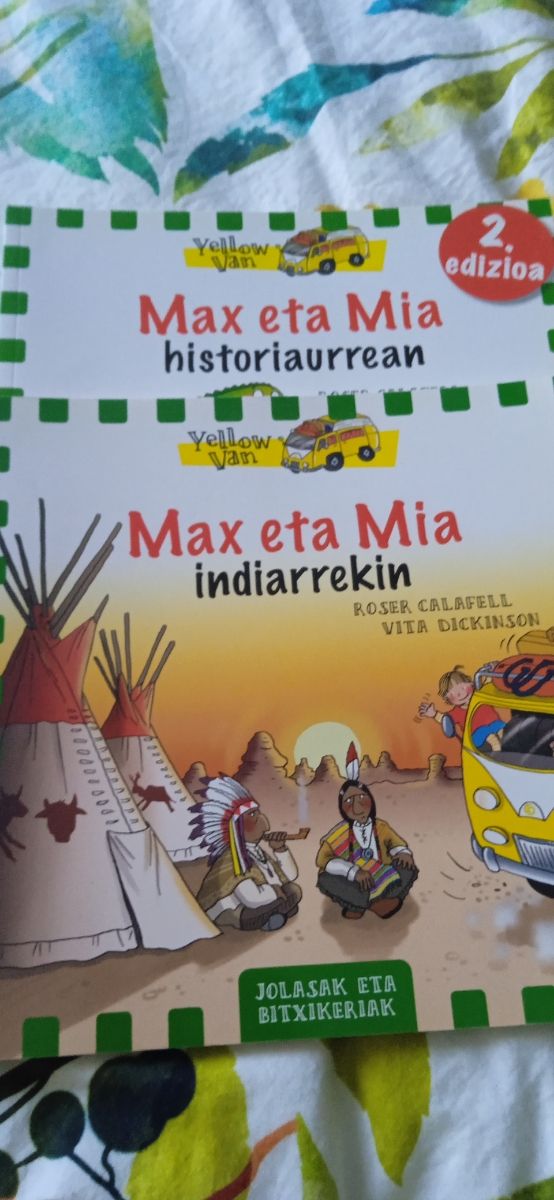 Yellow Van 10. Max eta Mia indiarrekin