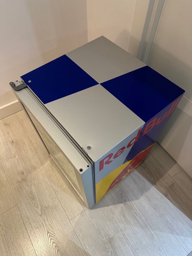 Mini Nevera RedBull Edición Limitada