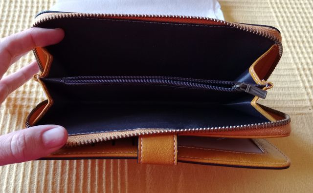 Cartera/ billetera de piel 