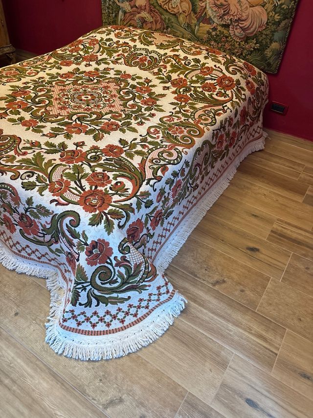 Copriletto broccato barocco nuovo