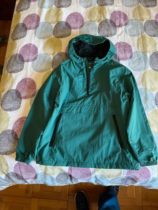 Chaqueta impermeable sin usar
