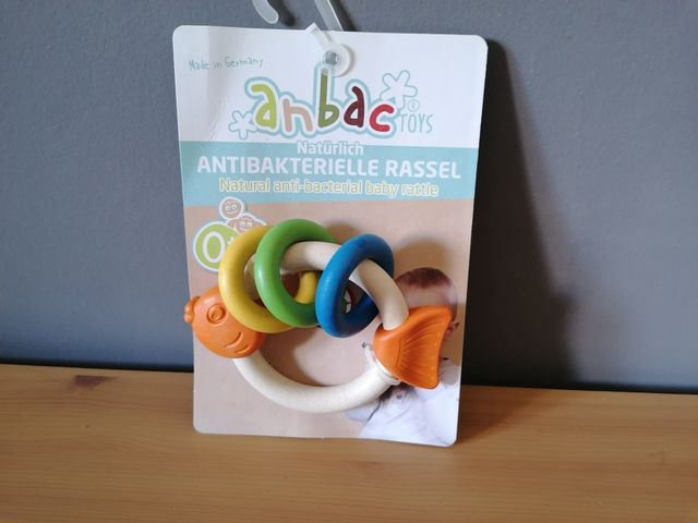 ANBAC. Sonajero eco-bacteriano multicolor.