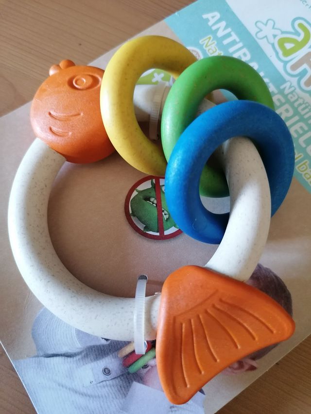 ANBAC. Sonajero eco-bacteriano multicolor.