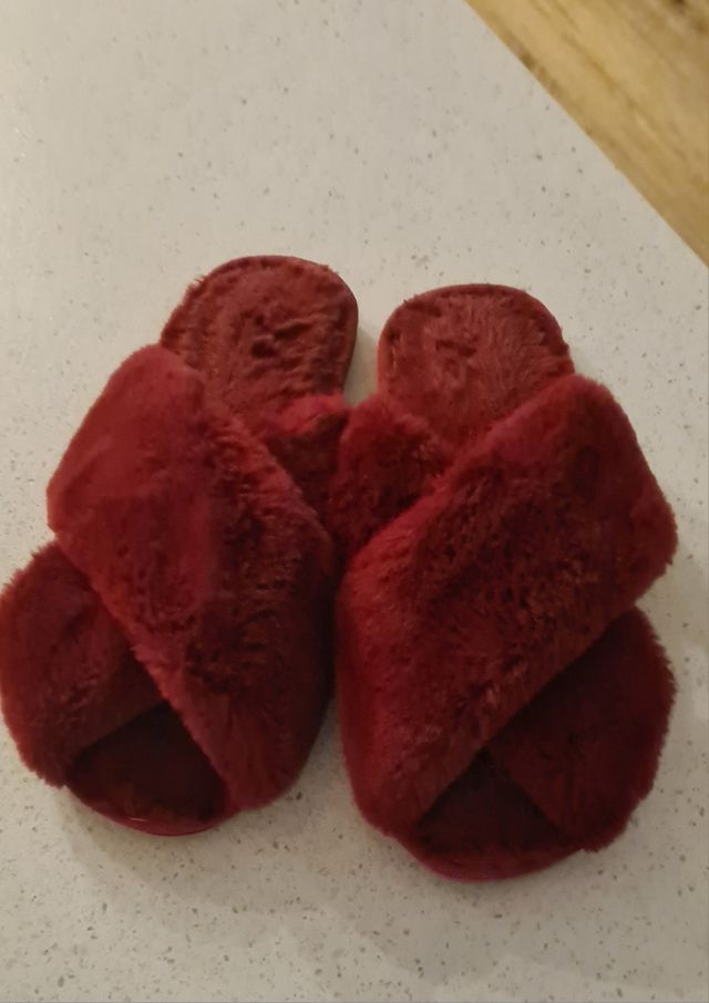 Pantofole praticamente nuove