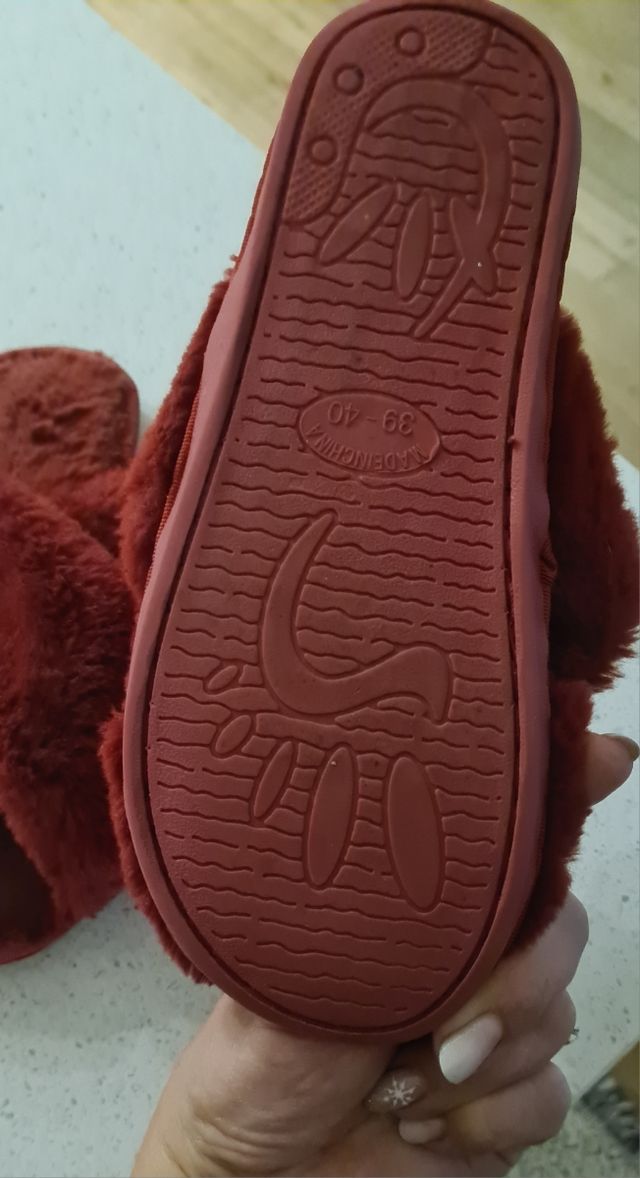 Pantofole praticamente nuove