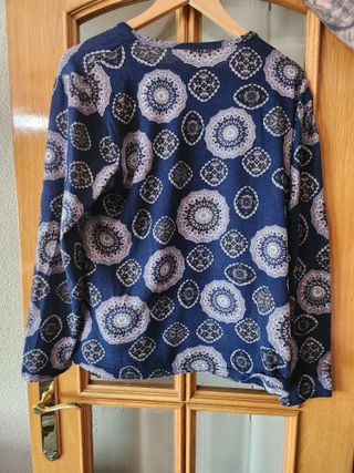 Dos jerseys de manga larga de mujer