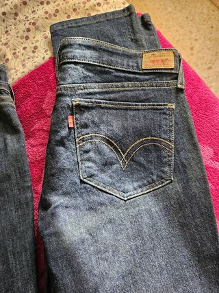 Dos Levis jeans vaqueros 