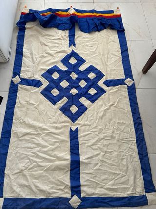 Dos cortinas iguales para un achilado