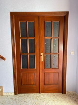 Doble puerta con vidriera. Precio negociable