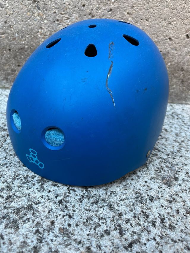 Fabuloso Casco skate Triple8 de niño