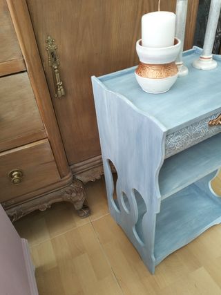 Mesa pequeña auxiliar o noche