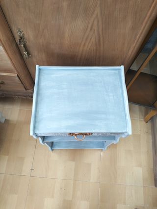 Mesa pequeña auxiliar o noche