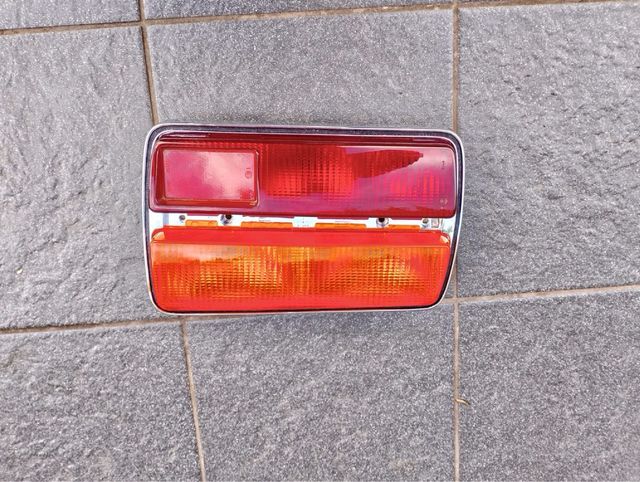 Piloto trasero izquierdo  Seat 124Sport 1600.