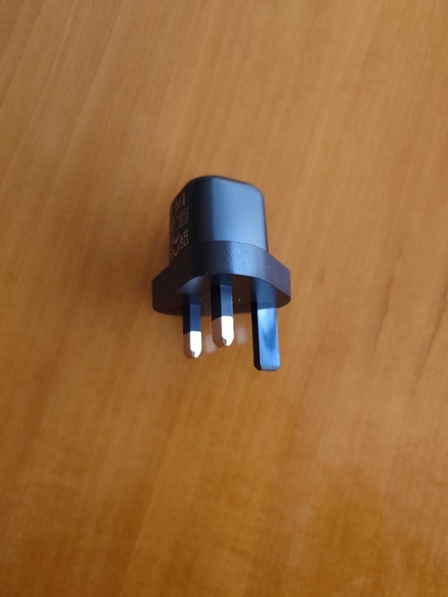 Caricatore a spina inglese per smartphone