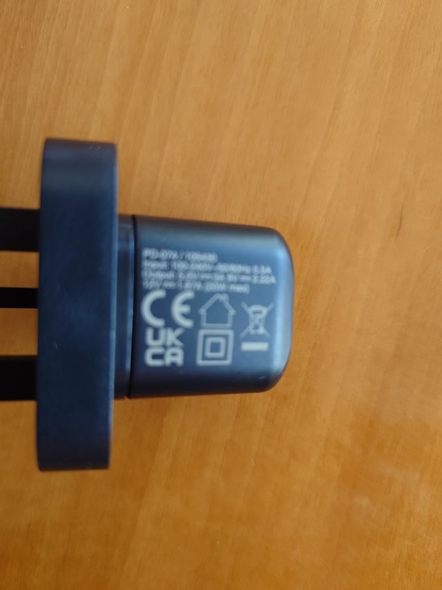 Caricatore a spina inglese per smartphone