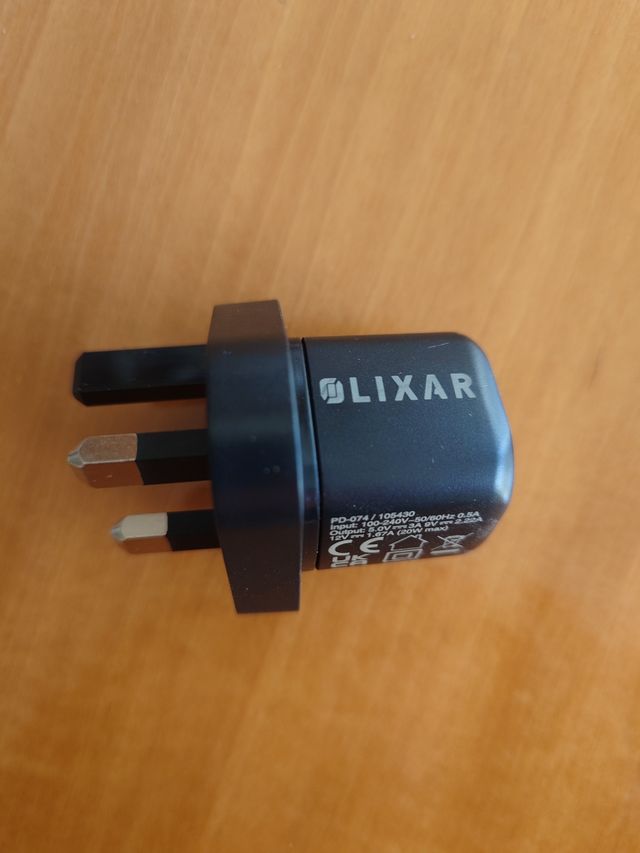 Caricatore a spina inglese per smartphone