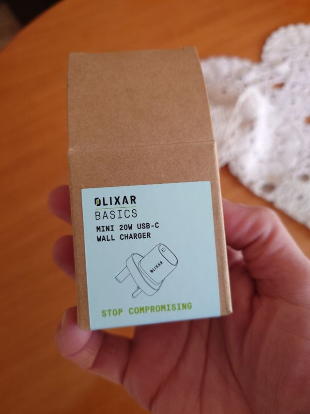 Caricatore a spina inglese per smartphone