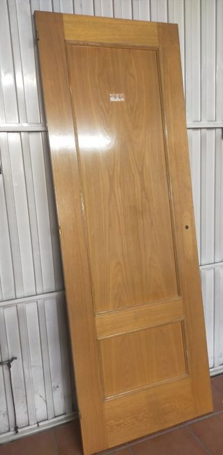 Puerta interior de madera