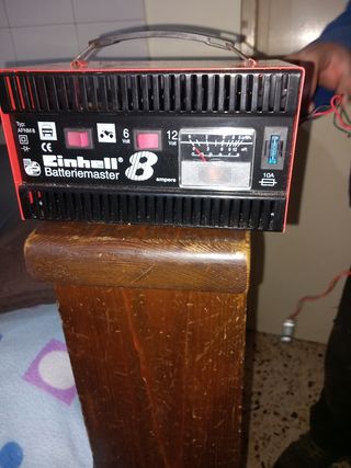 Caricabatteria auto o moto einhell
