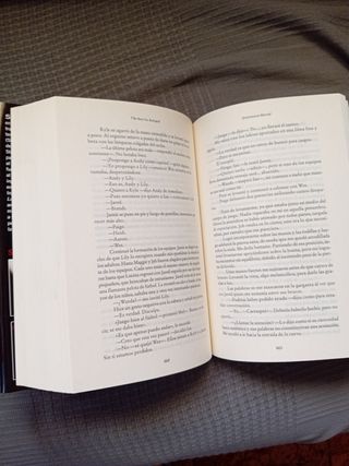 La huésped (The host) (Spanish Edition)