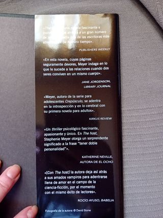 La huésped (The host) (Spanish Edition)