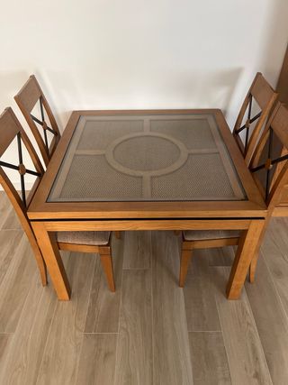 Mueble con mesa y 4 sillas madera maciza