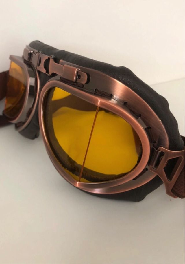 Occhiali vintage da motociclista