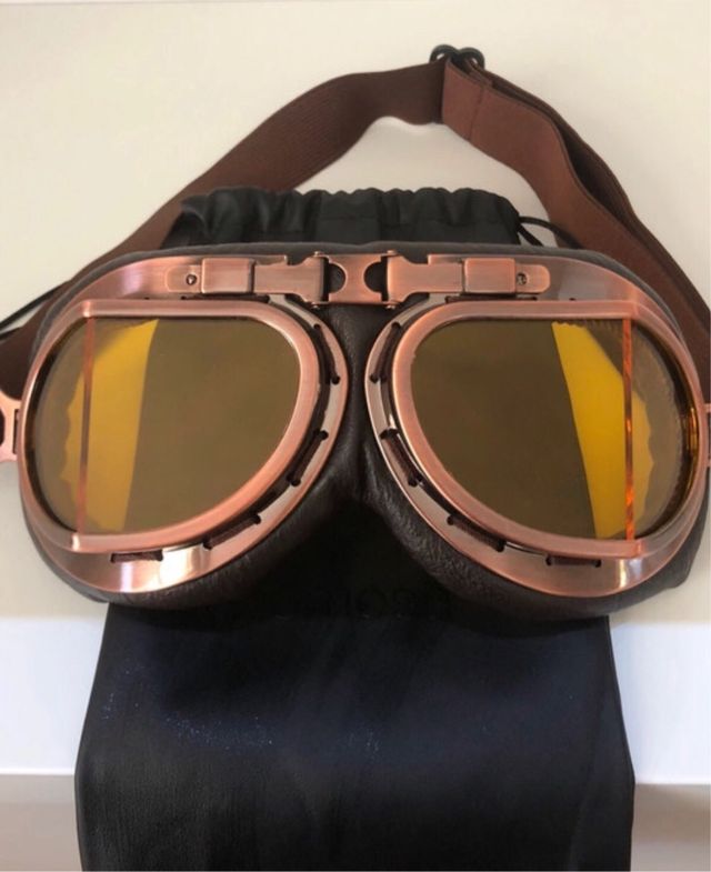 Occhiali vintage da motociclista