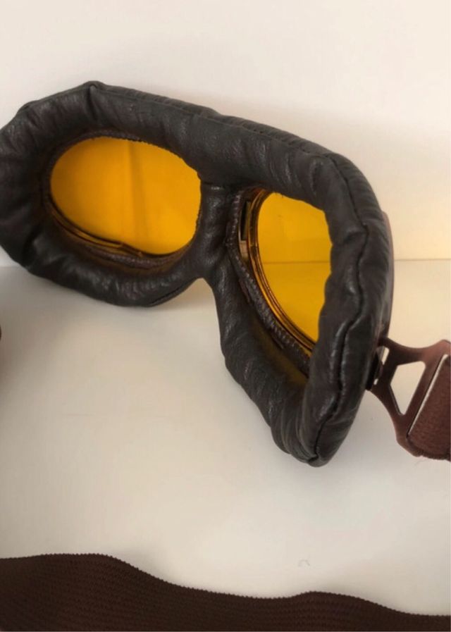 Occhiali vintage da motociclista